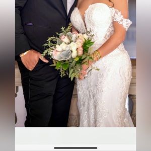 Wedding dress size 4-6 woman tailored height 5’2